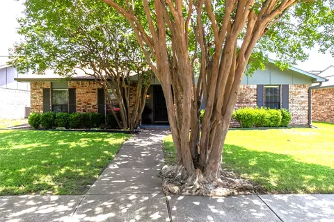 2004 White Ash Rd, Carrollton, TX 75007