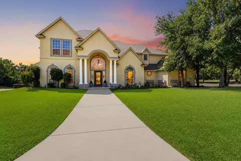 100 Manders Ct, Runaway Bay, TX 76426