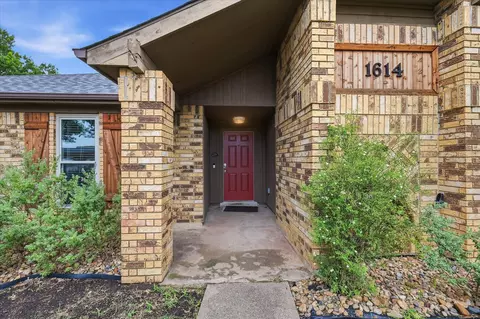 1614 Sunswept Ter, Lewisville, TX 75077