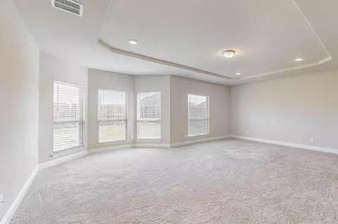 Living - 422 Crestview Dr, Midlothian, TX 76065 photo 5 of 5