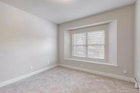 Bedroom - 422 Crestview Dr, Midlothian, TX 76065 photo 1 of 5