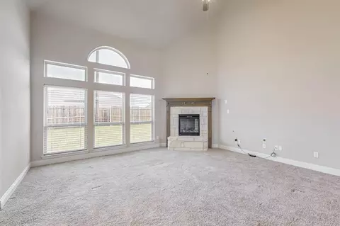 Living - 422 Crestview Dr, Midlothian, TX 76065 photo 3 of 5
