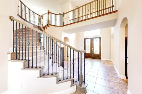 Entry Way - 422 Crestview Dr, Midlothian, TX 76065 photo 2 of 3