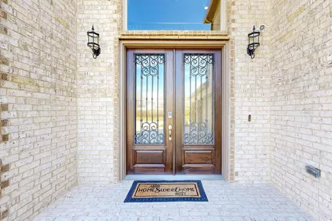 Entry Way - 422 Crestview Dr, Midlothian, TX 76065 photo 1 of 3