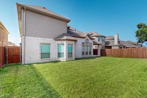 Exterior - 422 Crestview Dr, Midlothian, TX 76065 photo 3 of 3