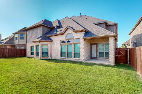 Exterior - 422 Crestview Dr, Midlothian, TX 76065 photo 2 of 3