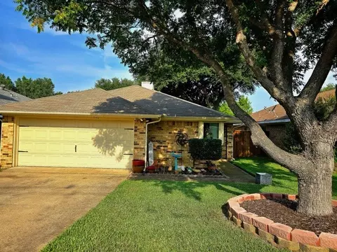 946 S Old Orchard Ln, Lewisville, TX 75067