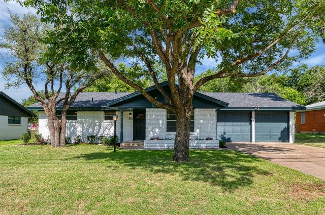 1138 Usher St, Benbrook, TX 76126