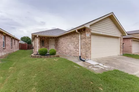 8828 Valley River Dr, Fort Worth, TX 76244