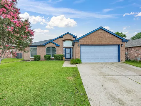 7609 Albany Ln, Arlington, TX 76002