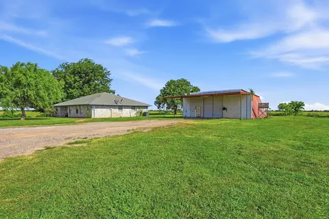 976 County Road 4070, Ector, TX 75439 photo 14