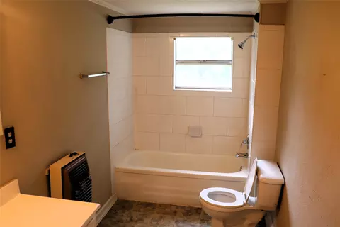Bath - 4366 E Interstate 30, Campbell, TX 75422 photo 1 of 2