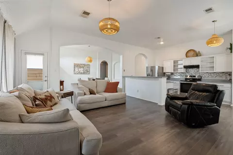 902 Cutting Horse Dr, Mansfield, TX 76063