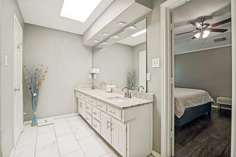 Bath - 3701 Christopher Dr, Rowlett, TX 75088 photo 2 of 4