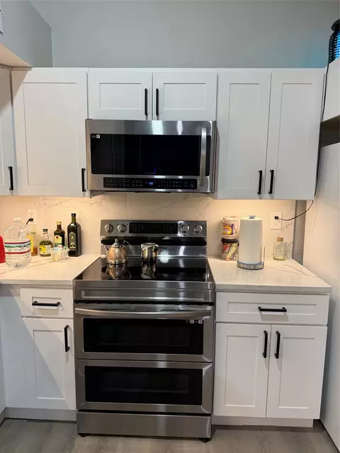 Kitchen - 2611 Buck Trl, Euless, TX 76039 photo 4 of 4