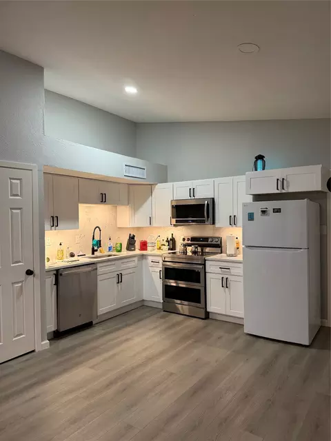 Kitchen - 2611 Buck Trl, Euless, TX 76039 photo 2 of 4