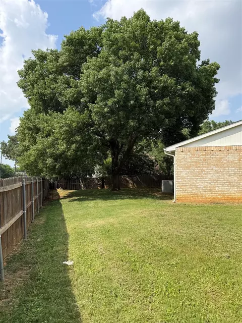 Exterior - 2611 Buck Trl, Euless, TX 76039 photo 4 of 5
