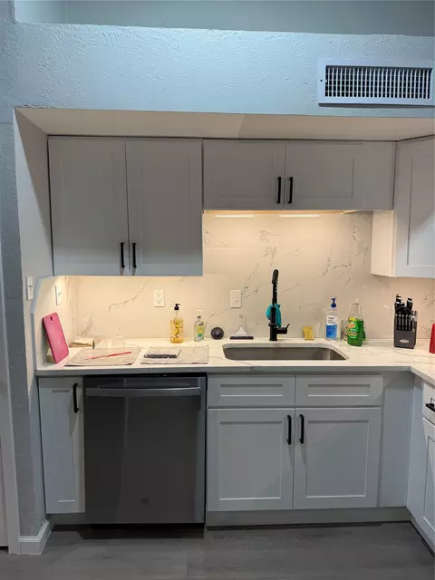 Kitchen - 2611 Buck Trl, Euless, TX 76039 photo 3 of 4