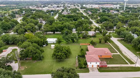 618 W 5th St, Justin, TX 76247