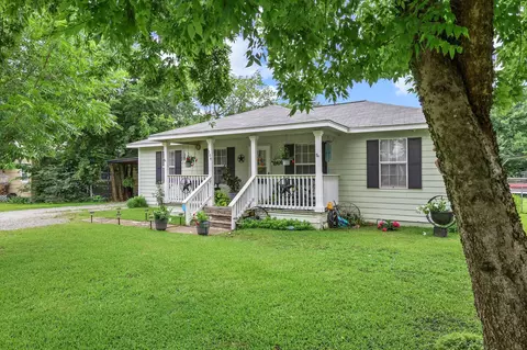 304 Lee St, Wolfe City, TX 75496