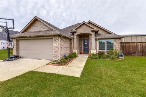 815 Wolf Springs Rd, Ferris, TX 75125