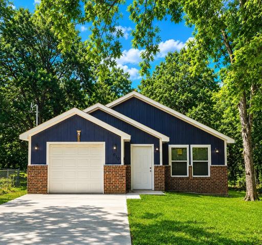 610 W Austin St, Paris, TX 75460