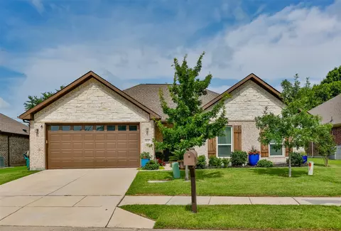 1127 Vintage Ave, Gainesville, TX 76240