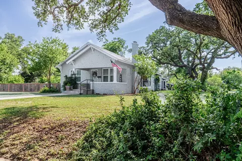 1800 S China St, Brady, TX 76825