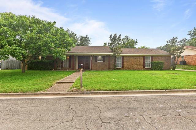505 Pinewood Ln, Hewitt, TX 76643