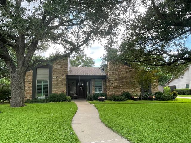 2112 Quail Run Dr, Corinth, TX 76208
