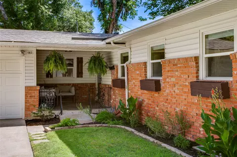 2627 W 10th St, Dallas, TX 75211