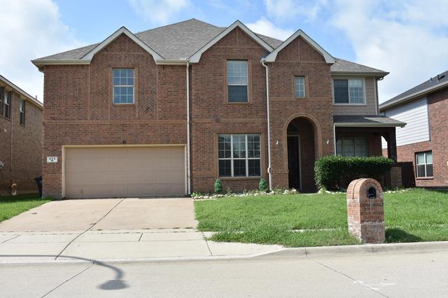 425 Crown Oaks Dr, Fort Worth, TX 76131