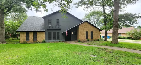 606 Queens Rd, Denison, TX 75020