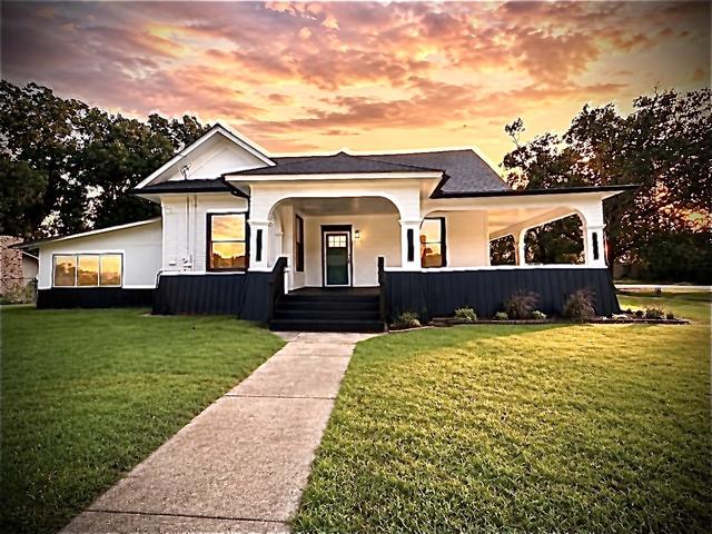 402 E Navasota St, Groesbeck, TX 76642