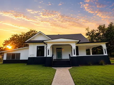 402 E Navasota St, Groesbeck, TX 76642