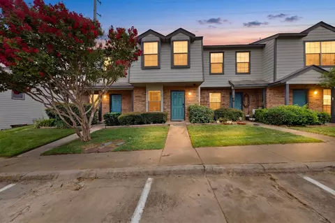 734 W Collins St, Denton, TX 76201