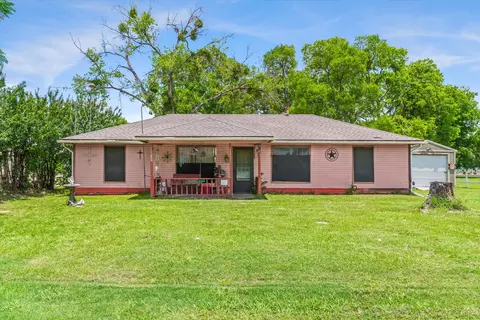 410 W Pine St, Edgewood, TX 75117