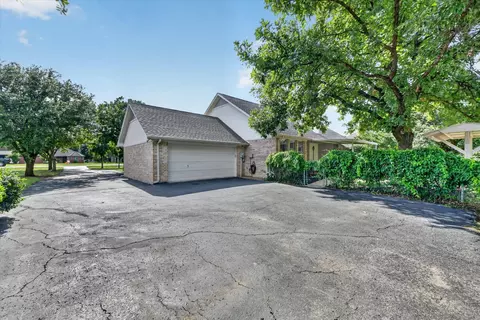 Exterior - 421 Ben Boyd Rd, Argyle, TX 76226 photo 5 of 7