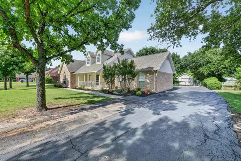 Exterior - 421 Ben Boyd Rd, Argyle, TX 76226 photo 4 of 7