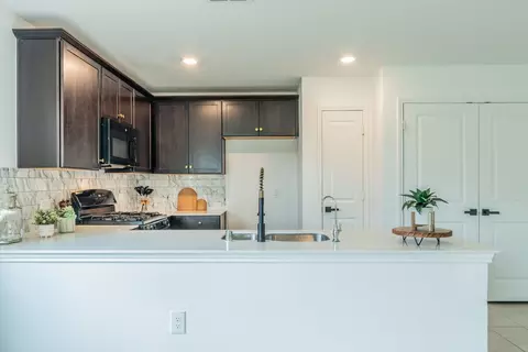 Kitchen - 2708 Cobbleview Dr, Fort Worth, TX 76179 photo 1 of 2