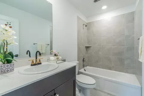 Bath - 2708 Cobbleview Dr, Fort Worth, TX 76179 photo 3 of 3