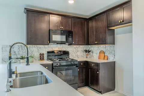 Kitchen - 2708 Cobbleview Dr, Fort Worth, TX 76179 photo 2 of 2