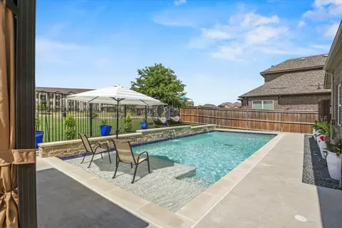 Exterior - 529 Warner Dr, Anna, TX 75409 photo 4 of 10