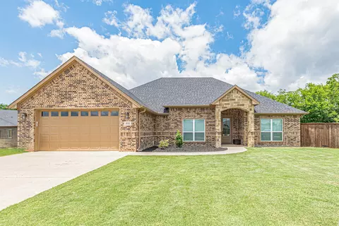 533 Limestone Cir, Mabank, TX 75147
