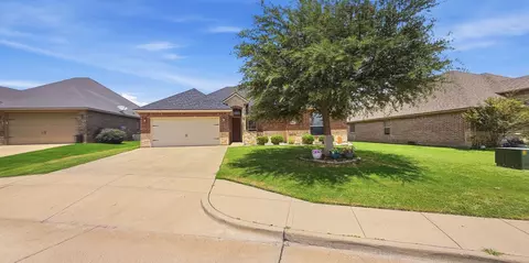 608 Donna Cir, Granbury, TX 76049