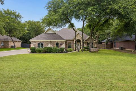 612 Sportsman Park Rd, Azle, TX 76020