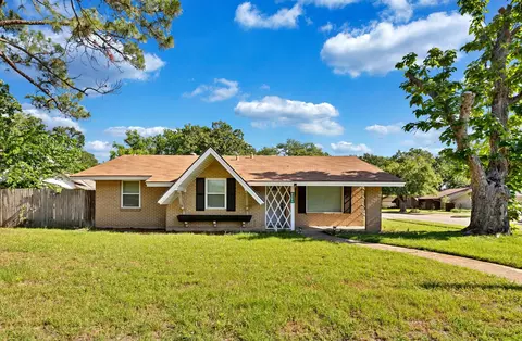 2203 Granada Dr, Irving, TX 75060