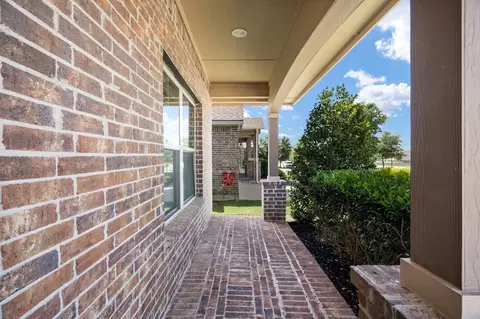 Exterior - 916 Hawks Way, Argyle, TX 76226 photo 4 of 6