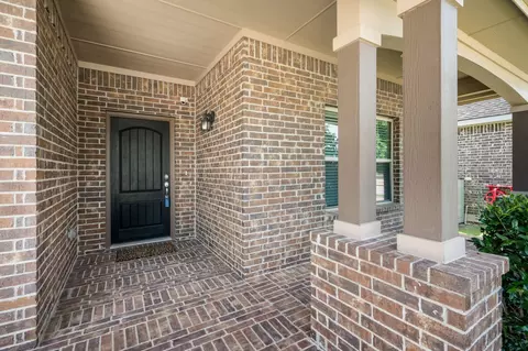 Exterior - 916 Hawks Way, Argyle, TX 76226 photo 3 of 6