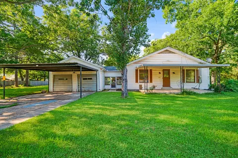 215 2nd St NE, Detroit, TX 75436